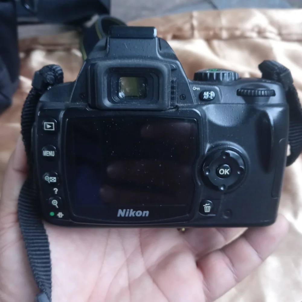 Nikon D40 camera with lense and carry bag